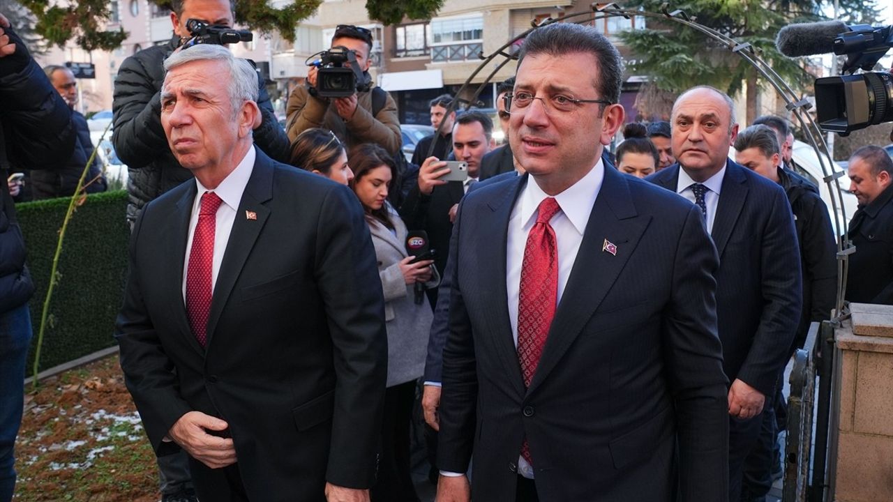 İmamoğlu ve Yavaş, Ümit Özdağ'ın Annesini Ziyaret Etti