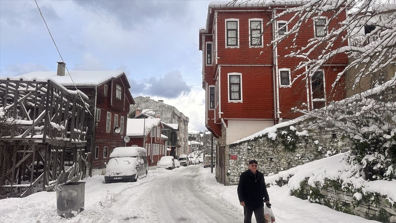 İnebolu'daki Tarihi Evler Karla Kaplandı