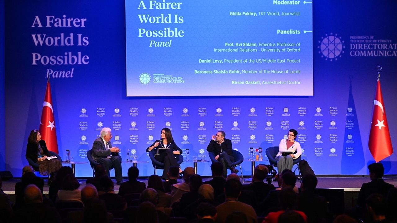 İngiltere'de 'Daha Adil Bir Dünya Mümkün' Paneli Gerçekleştirildi