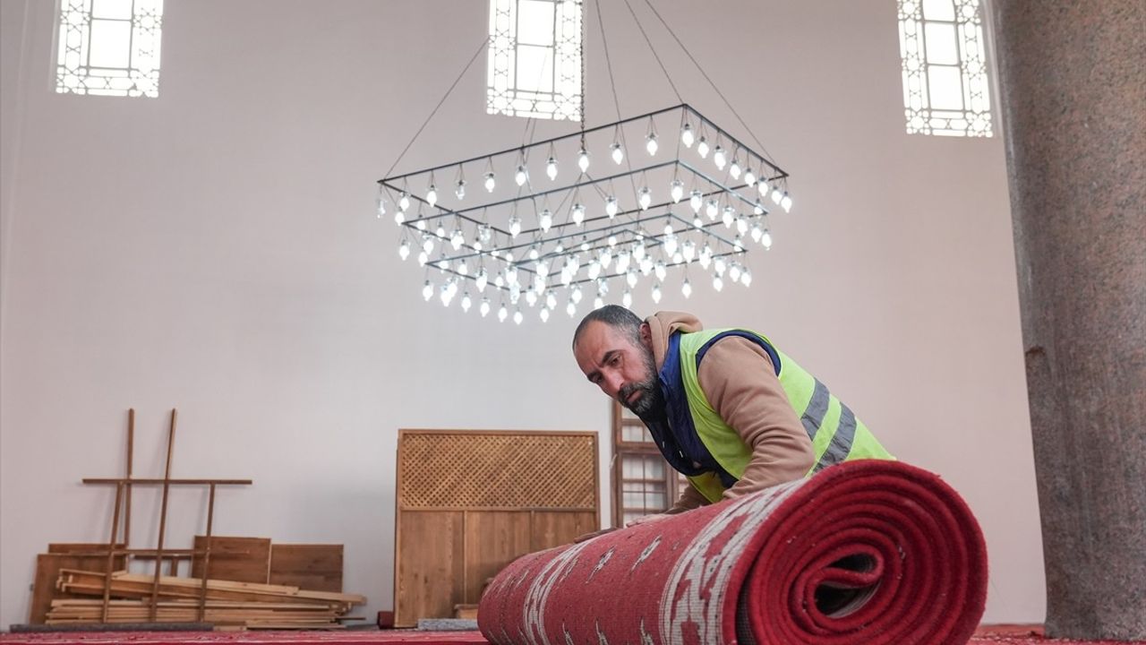 İsa Bey Camisi İlk Teravihte Yeniden İbadete Açılıyor