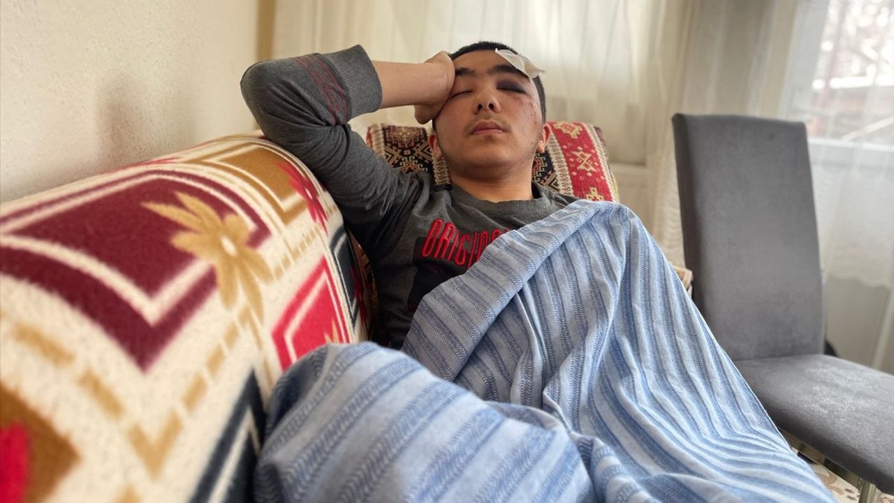 Isparta'da Sahipsiz Köpeklerin Saldırısı Gençte Yaralanmaya Neden Oldu