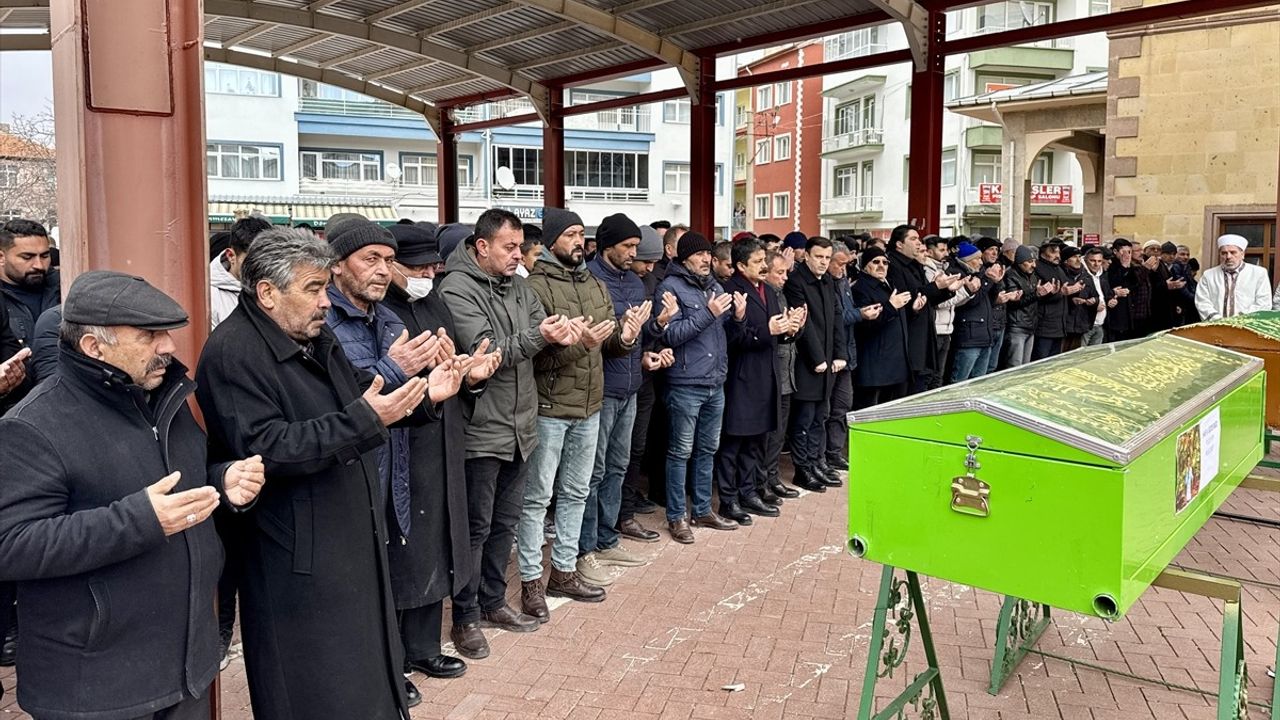İsrail Hava Saldırısında Öldürülen İnsaat İşçisinden Özdemir'in Cenazesi Kırşehir'de Defnedildi