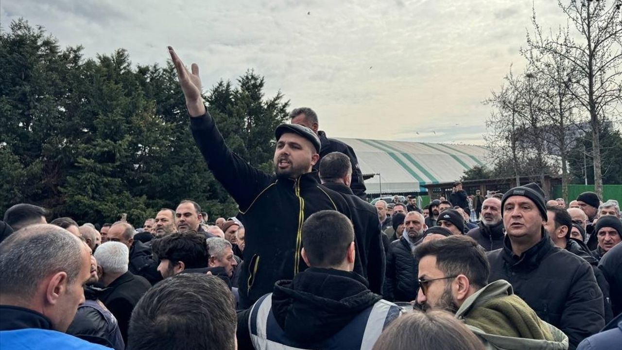 İstanbul'da 8+1 Taksilerin Normal Taksilere Dönüştürülmesi Teklifi Alt Komisyona Gönderildi