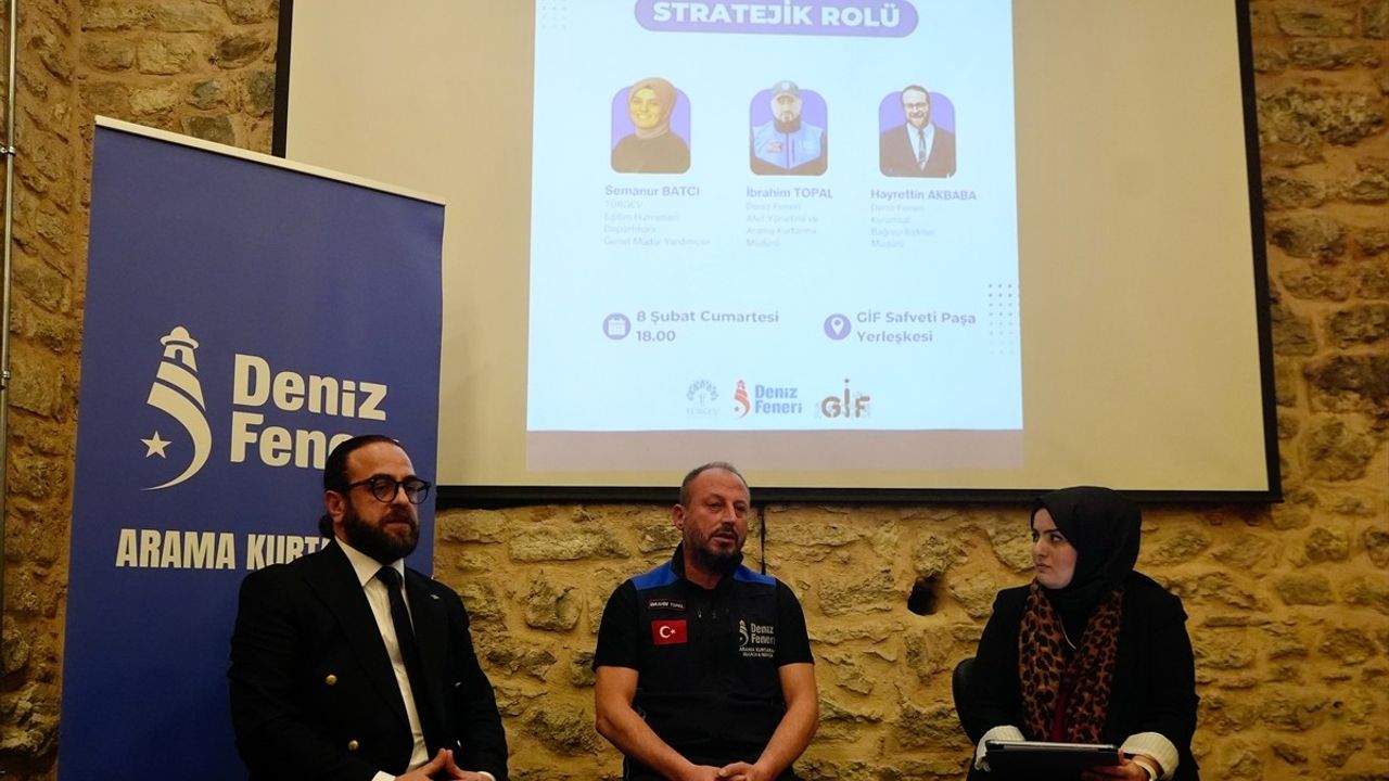 İstanbul'da 'Afetlerde Sivil Toplumun Stratejik Rolü' Paneli Gerçekleştirildi