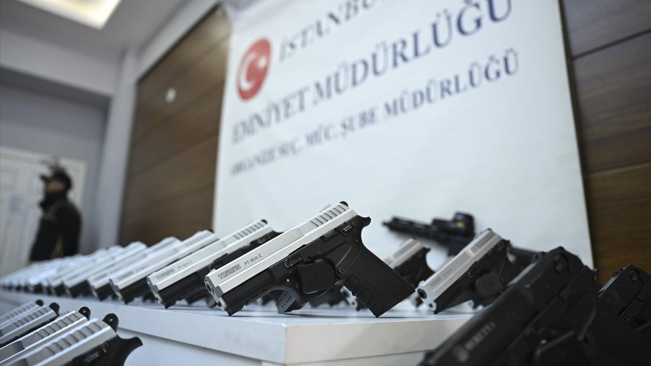 İstanbul'da Kaçak Silah Operasyonunda 3 Zanlı Tutuklandı