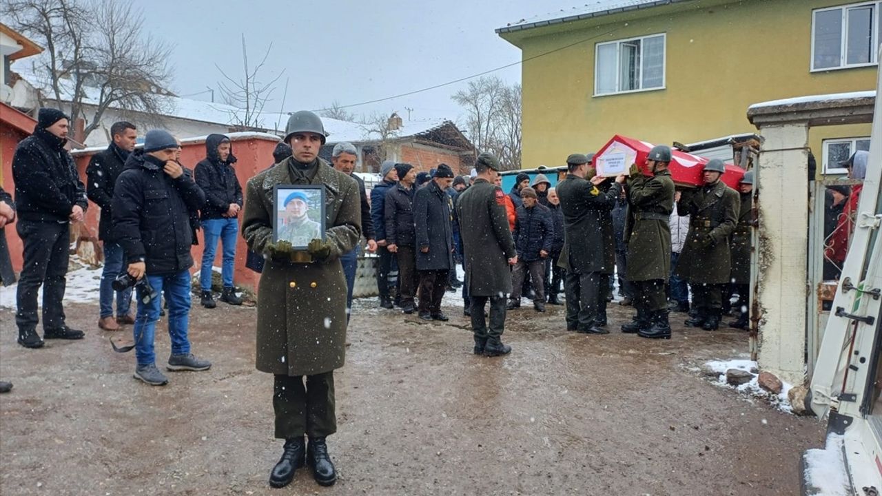 İstanbul'da Kalp Krizi Geçiren Piyade Er İbrahim Bozan, Bolu'da Defnedildi