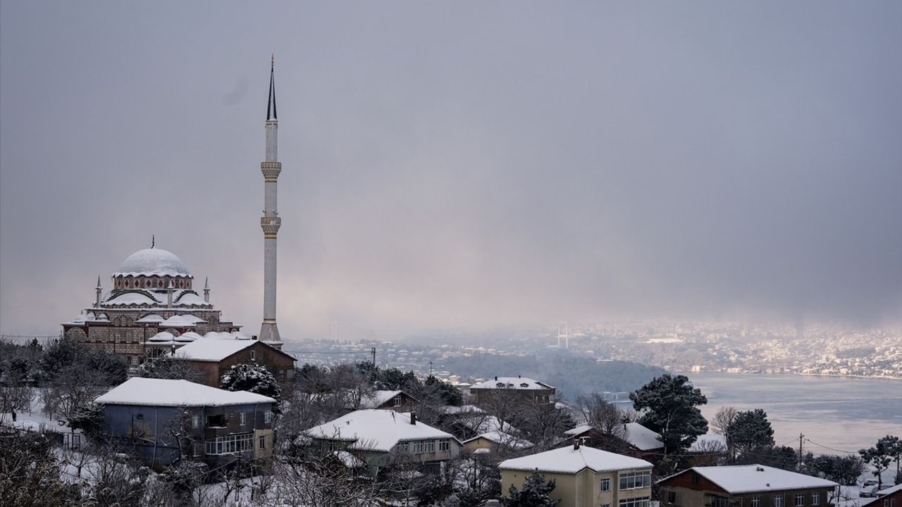 İstanbul'da Kar Yağışı Bazı İlçelerde Etkili Olmaya Devam Ediyor