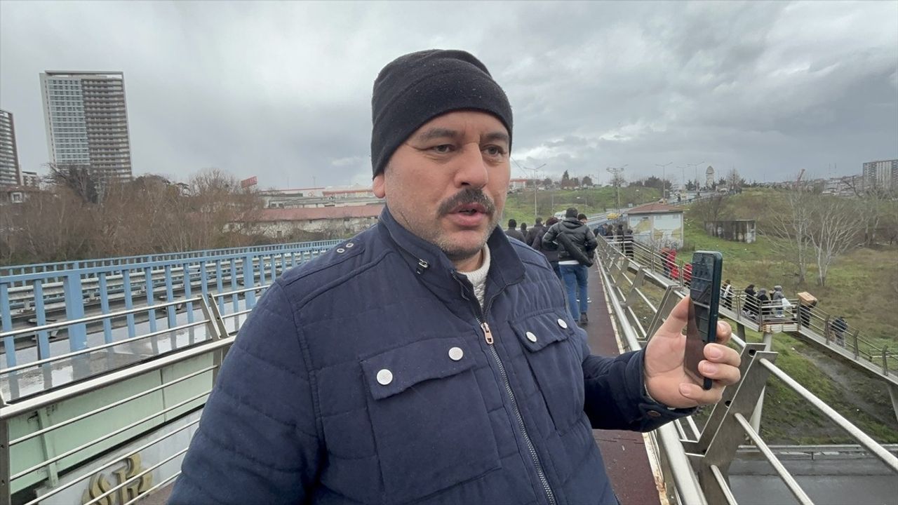 İstanbul'da Viyadük Düzenleme Çalışması Metro Yolcularını Mağdur Ediyor