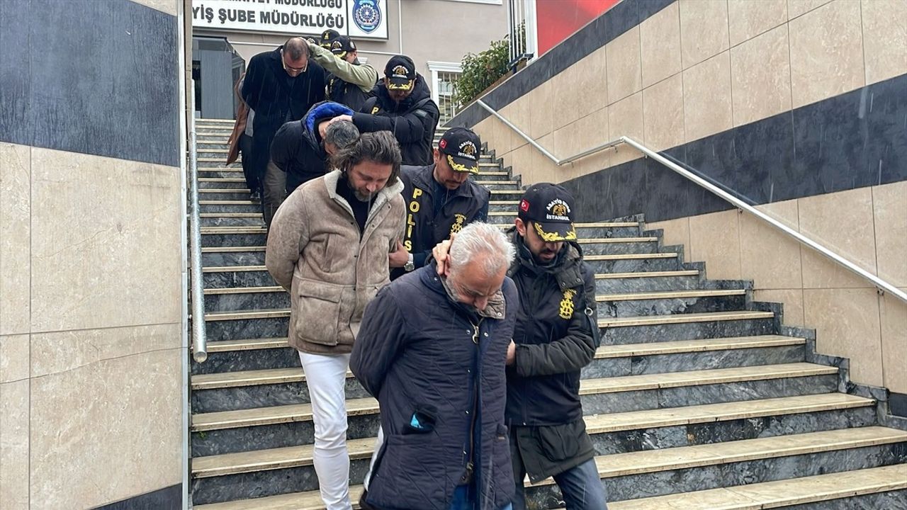 İstanbul'da Yurt Dışından Ucuza Araç Getirme Vaadiyle Dolandırıcılık: 10 Kişi Yakalandı