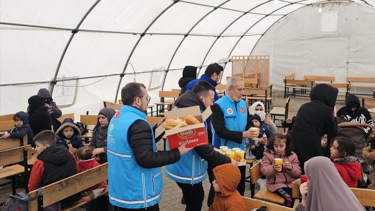 İstanbul Müftülüğü ve TDV, İhtiyaç Sahiplerine Yardım Eli Uzatıyor