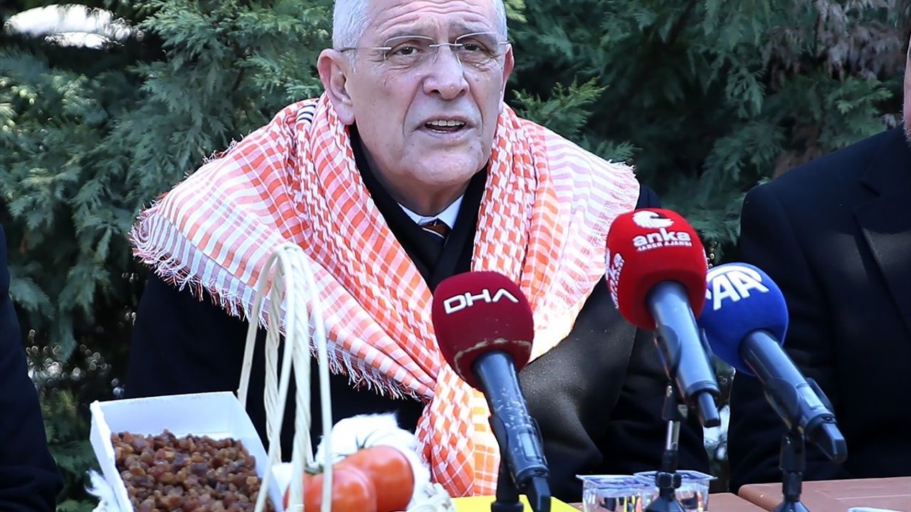 İYİ Parti Genel Başkanı Dervişoğlu, Manisa'da Çiftçilerle Buluştu