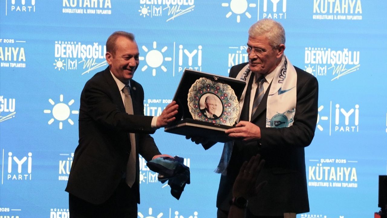 İYİ Parti Genel Başkanı Müsavat Dervişoğlu, Kütahya'da Genişletilmiş İl Divan Toplantısı'na Katıldı