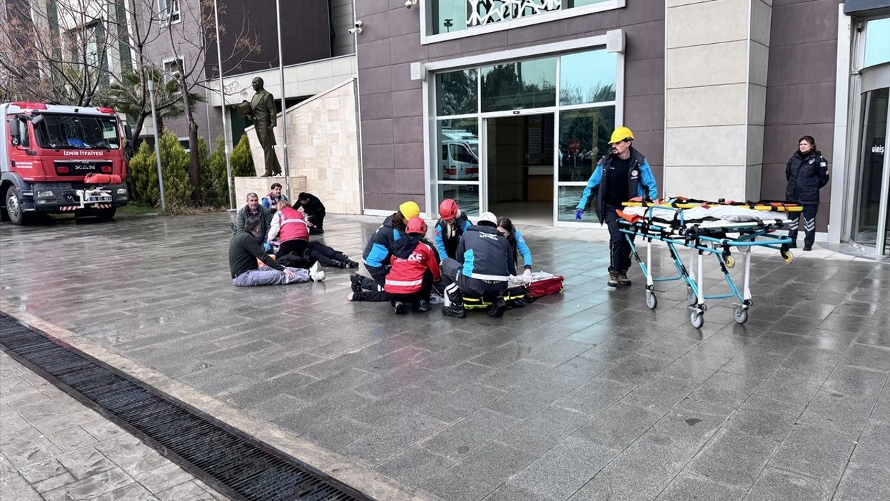 İzmir Bölge Adliye Mahkemesi'nde Deprem Tatbikatı Gerçekleşti