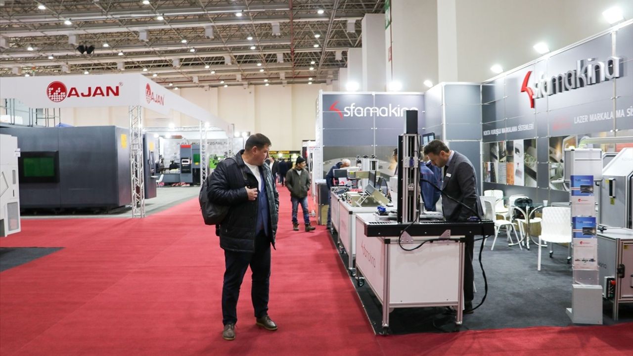 İzmir'de 3. Endüstriyel Üretim Teknolojileri Fuarı Kapılarını Açtı
