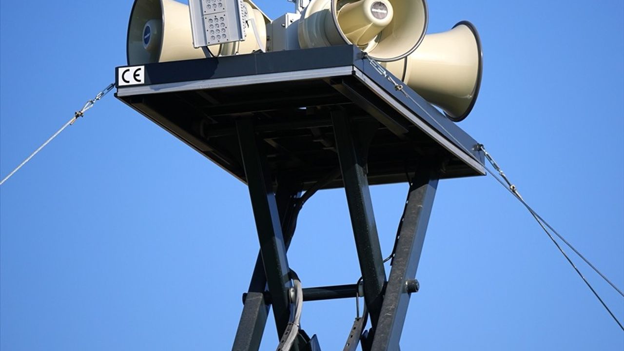 İzmir'de Mobil Siren Sistemi Faaliyete Geçti