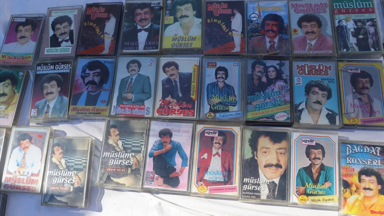 İzmir'de Müslüm Gürses Anma Töreni Düzenlendi