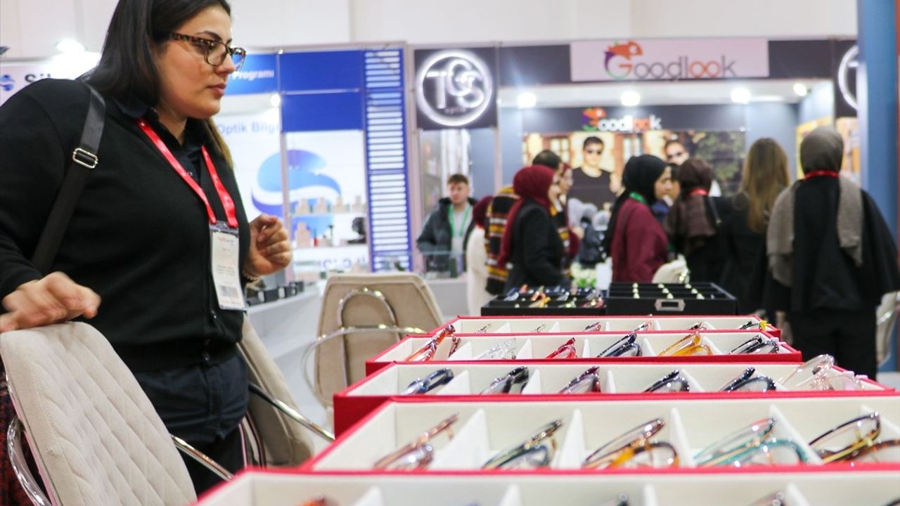 İzmir'de Optik ve Oftalmoloji Fuarı Açıldı
