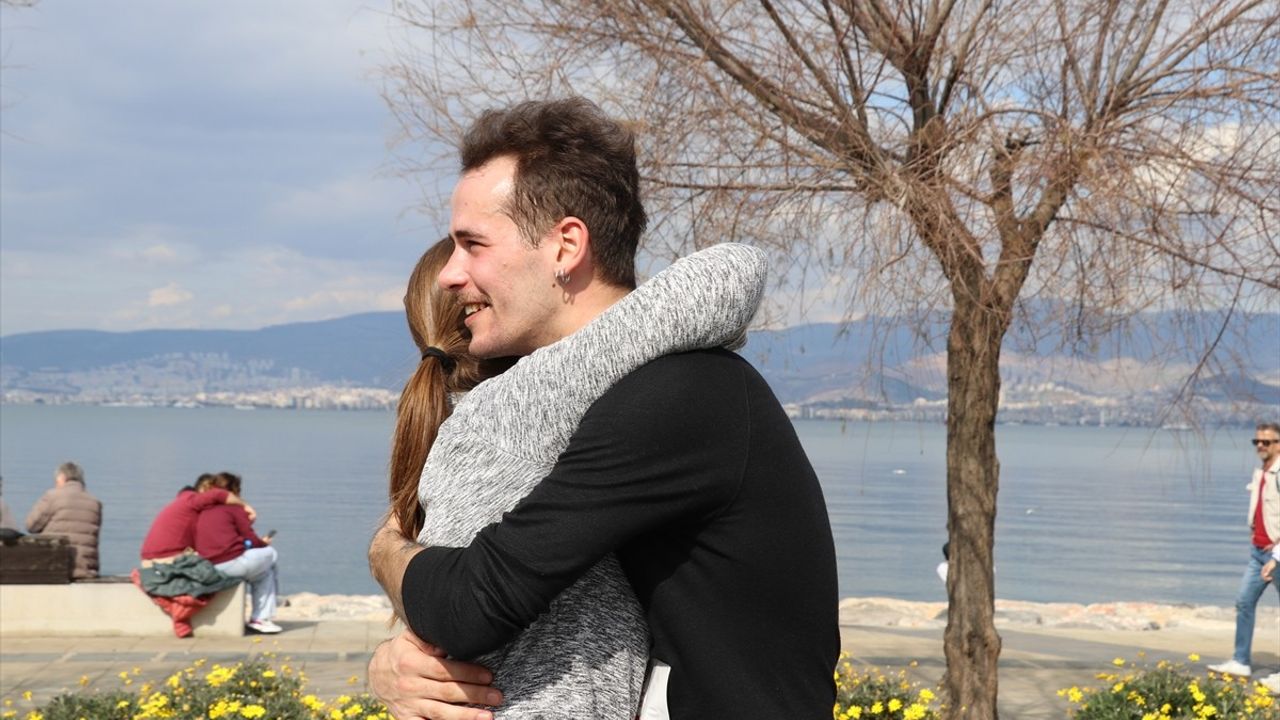 İzmir'de Sevgililer Günü'ne Özel 'Sevdiğine Koş' Etkinliği