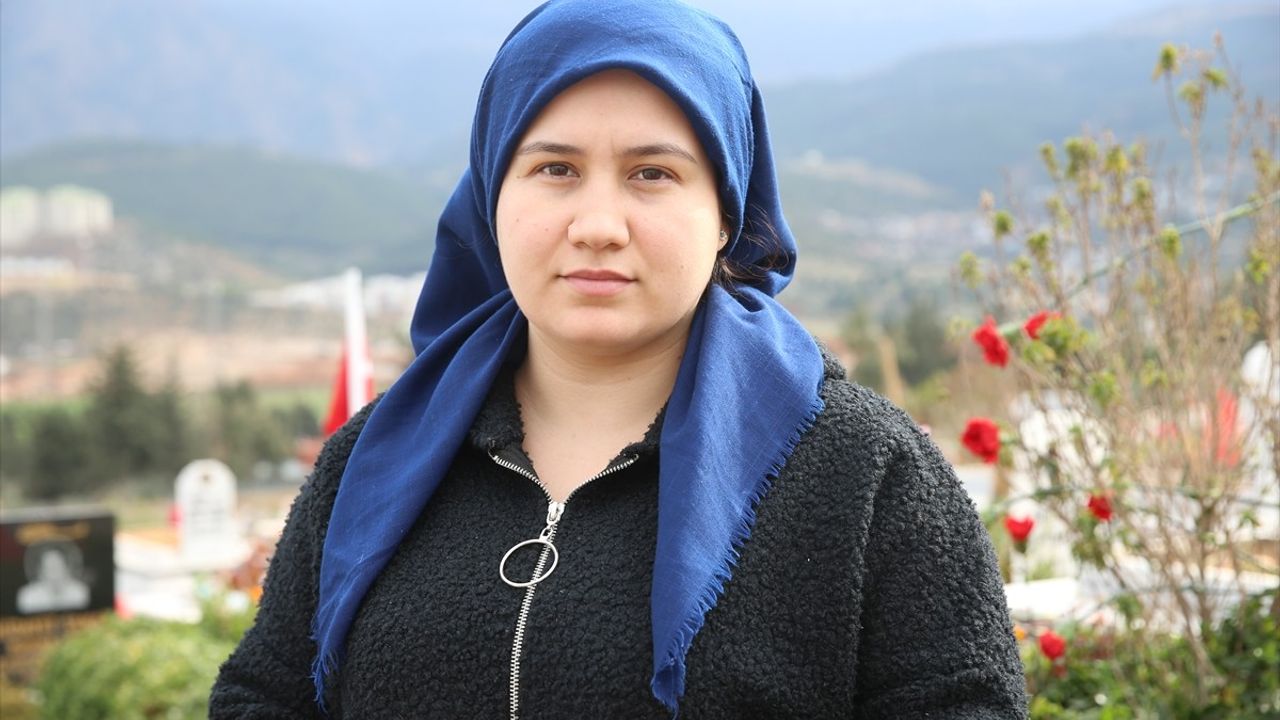 Kahramanmaraş Depreminde Hayatını Kaybeden AA Muhabiri Burak Milli Mezarı Başında Anıldı