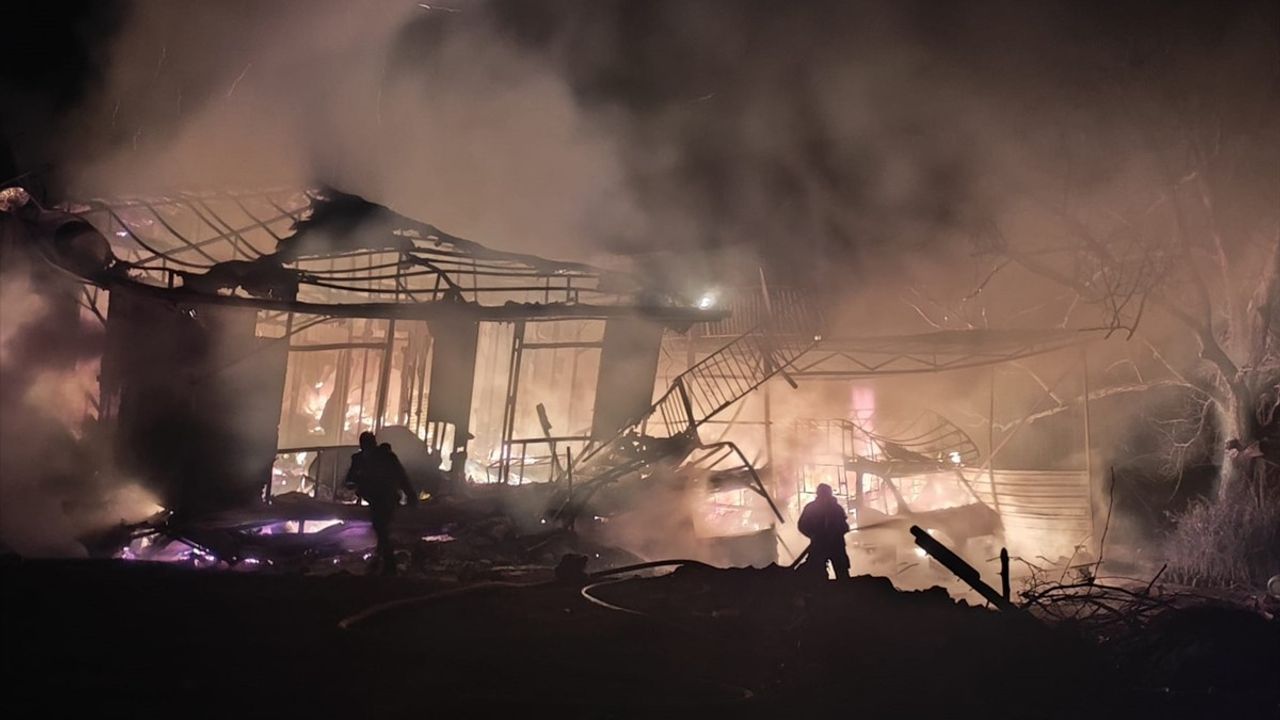 Kahramanmaraş'ta Prefabrik Evde Yangın: 1 Ölü, 4 Yaralı