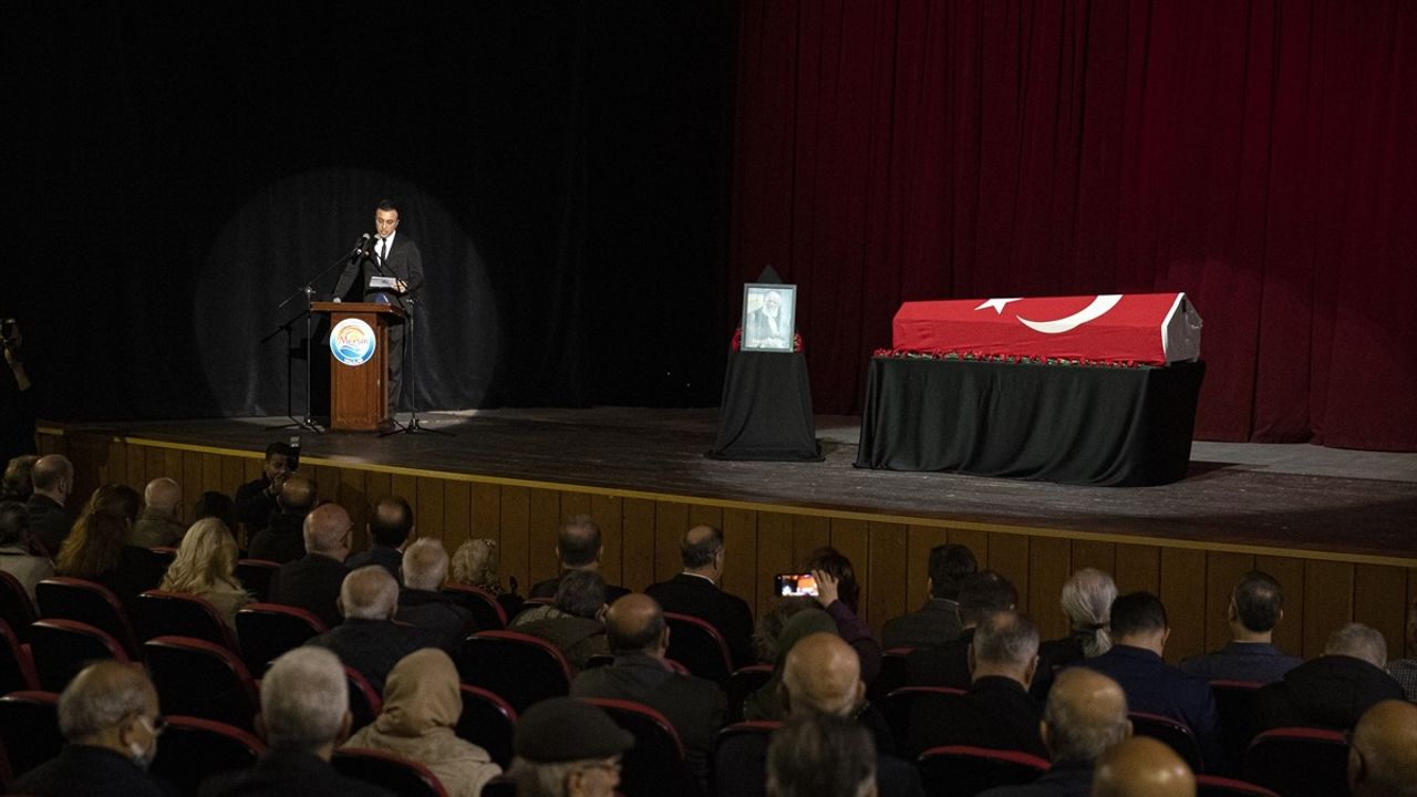 Kaligrafi Sanatçısı Etem Çalışkan, Mersin'de Son Yolculuğuna Uğurlandı