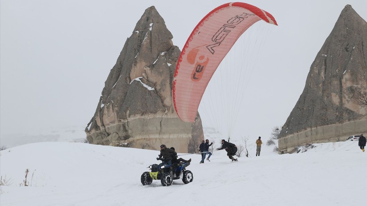 Kapadokya'da Kış Etkinliği: Karla Kaplı Peribacaları Arasında Eğlence