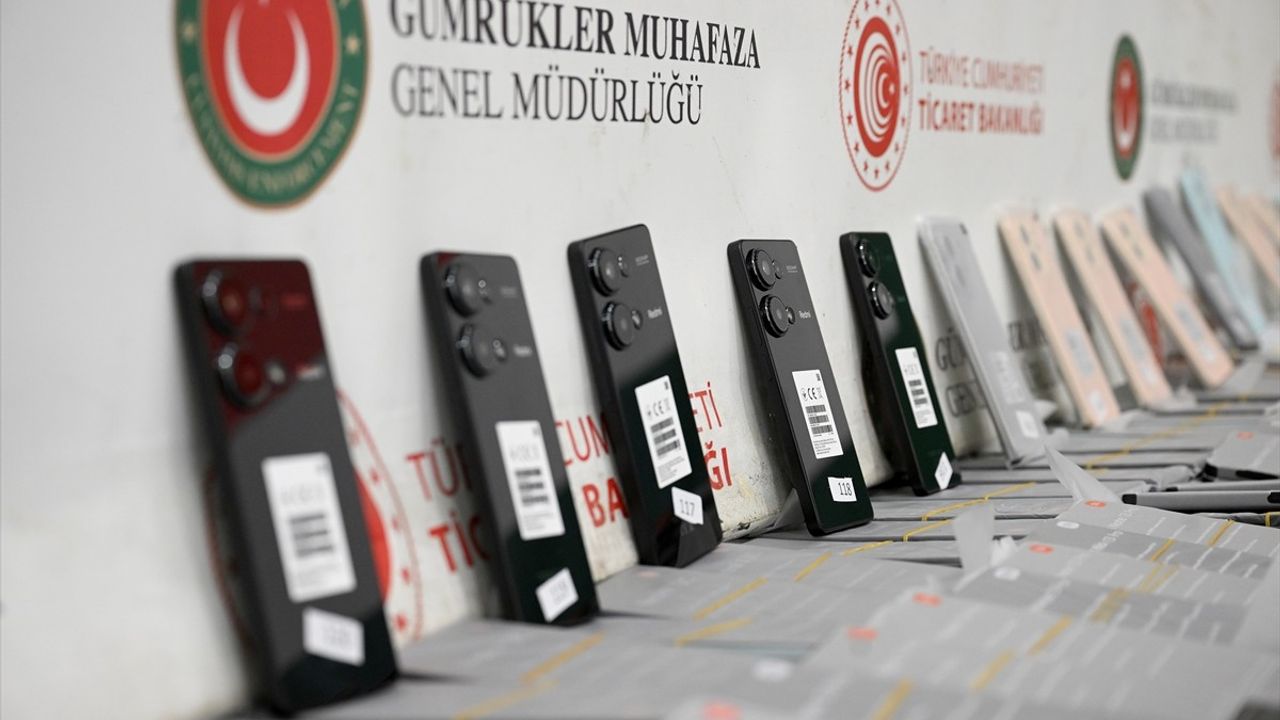 Kapıkule Sınır Kapısı'nda 850 Kaçak Cep Telefonu Ele Geçirildi