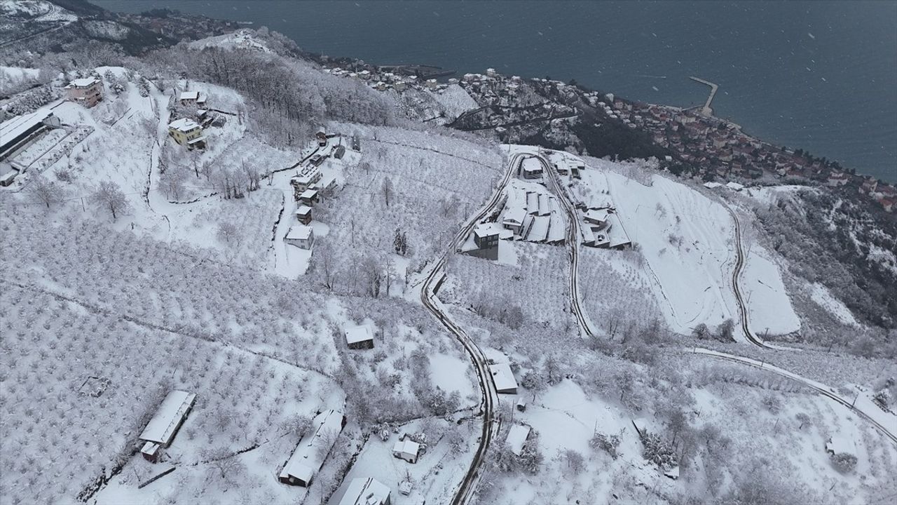 Karadeniz Bölgesi'nde 391 Yerleşim Yeri Yoluna Kar Engeli