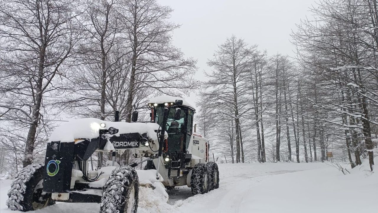 Karadeniz Bölgesi'nde Ulaşıma Kapalı 1028 Köy Yolu