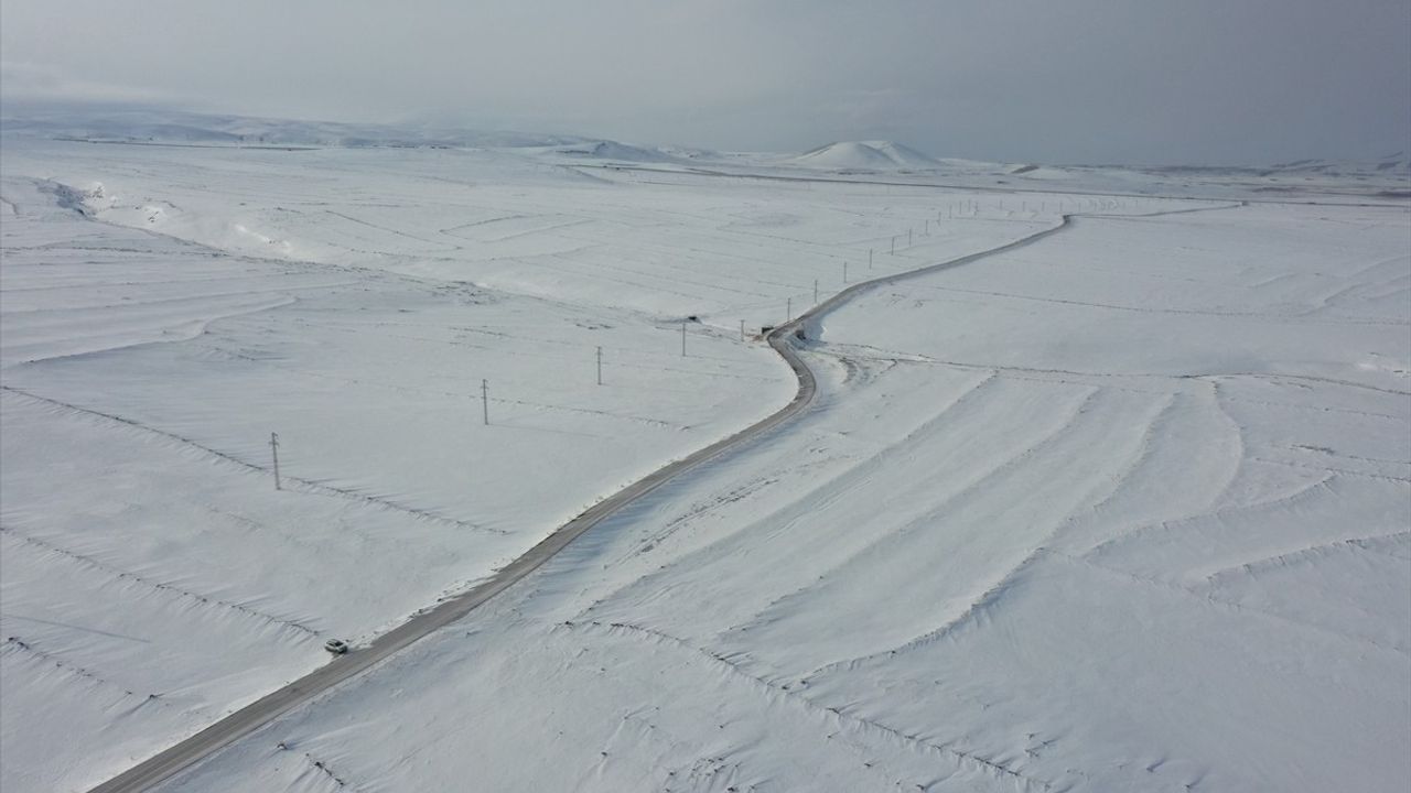 Kars'ta Kar Yağışı Etkili Oluyor