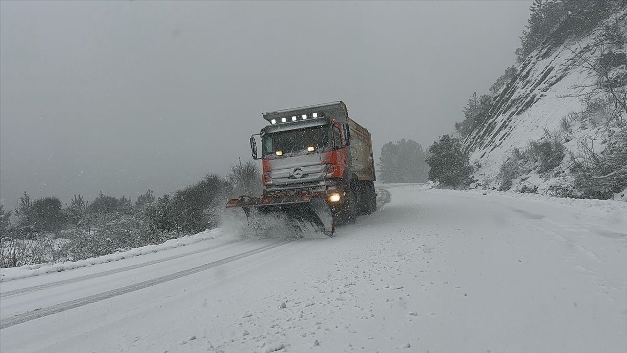 Kastamonu'da Kar Yağışı Ulaşımı Olumsuz Etkiliyor