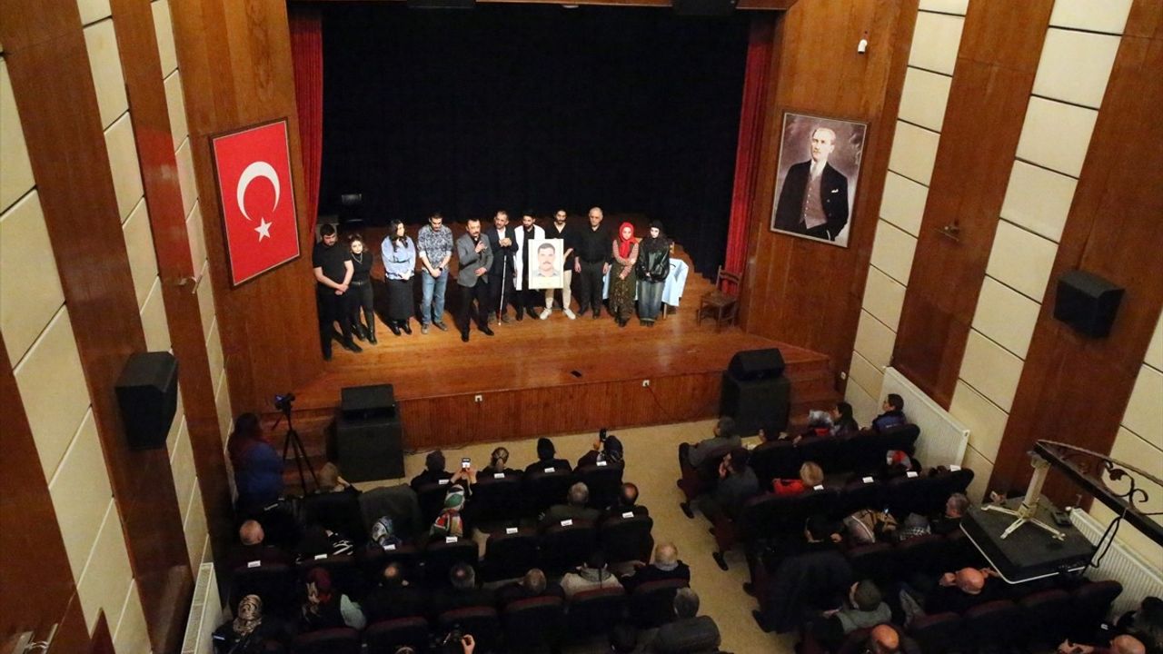 Kastamonu'da 'Kelepçe' Tiyatro Oyunu İlk Kez Sahnelendi