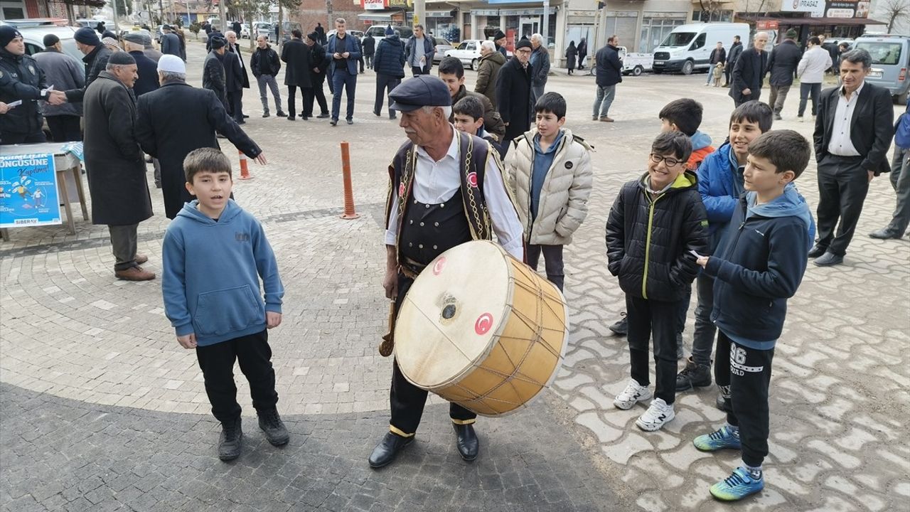 Kastamonu'da Öğrenciler Ramazanın Gelişini Manilerle Kutladı