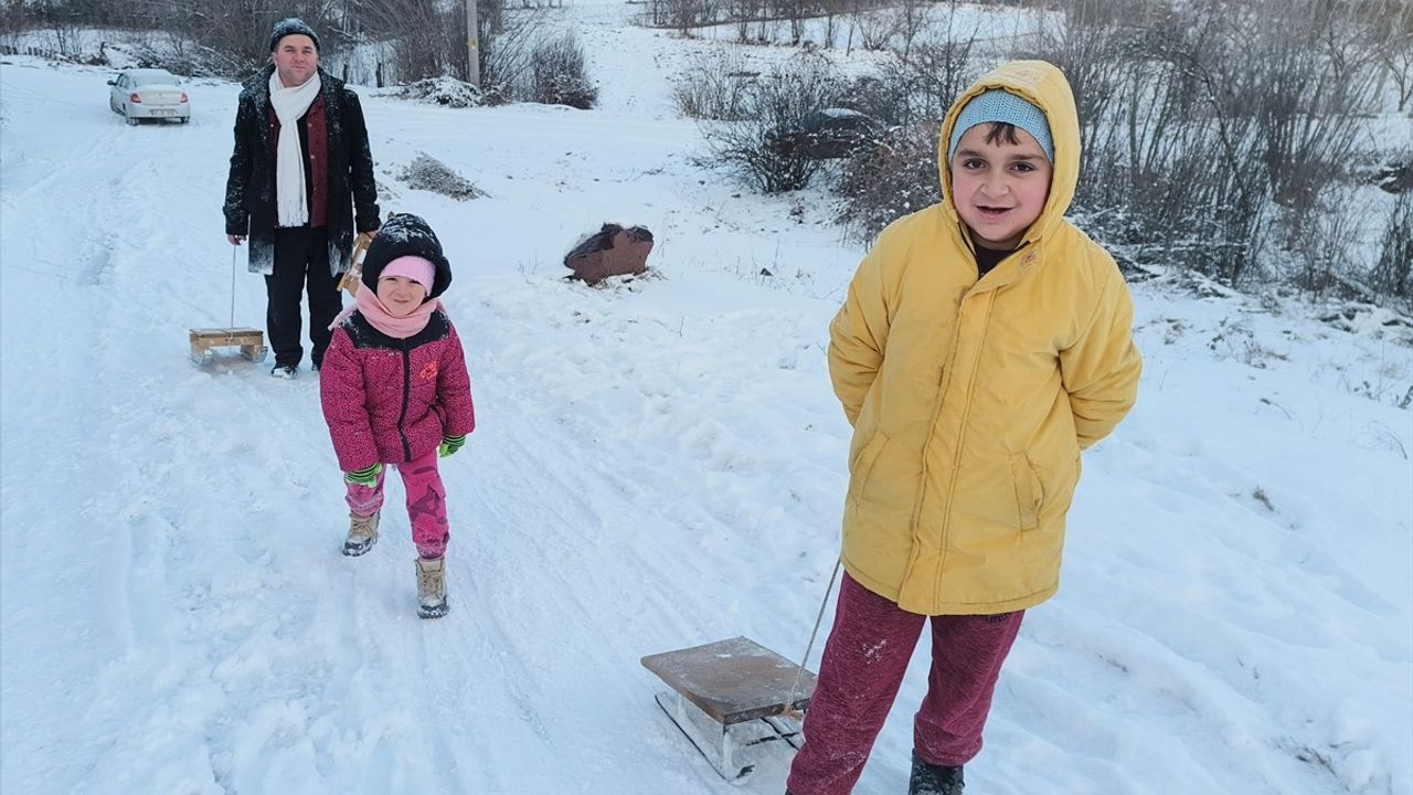Kastamonu İhsangazi'de Öğrenciler Kızak Keyfi Yaşadı