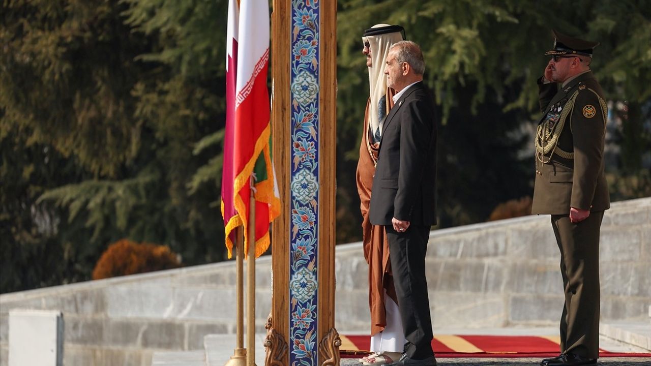 Katar Emiri Şeyh Temim, Tahran'da İran Cumhurbaşkanı ile Görüştü