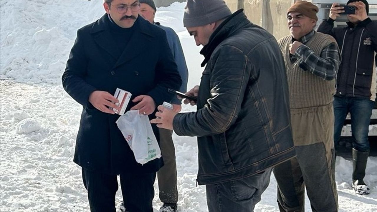 Kaymakam, Yolun Kapanması Nedeniyle İlaç Alamayan Hastaya Yardım Etti