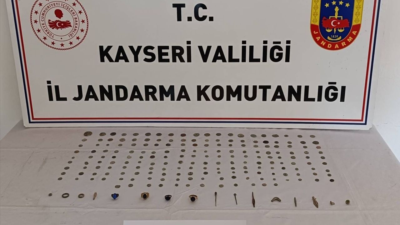 Kayseri'de 208 Tarihi Eser Ele Geçirildi, Bir Şüpheli Yakalandı