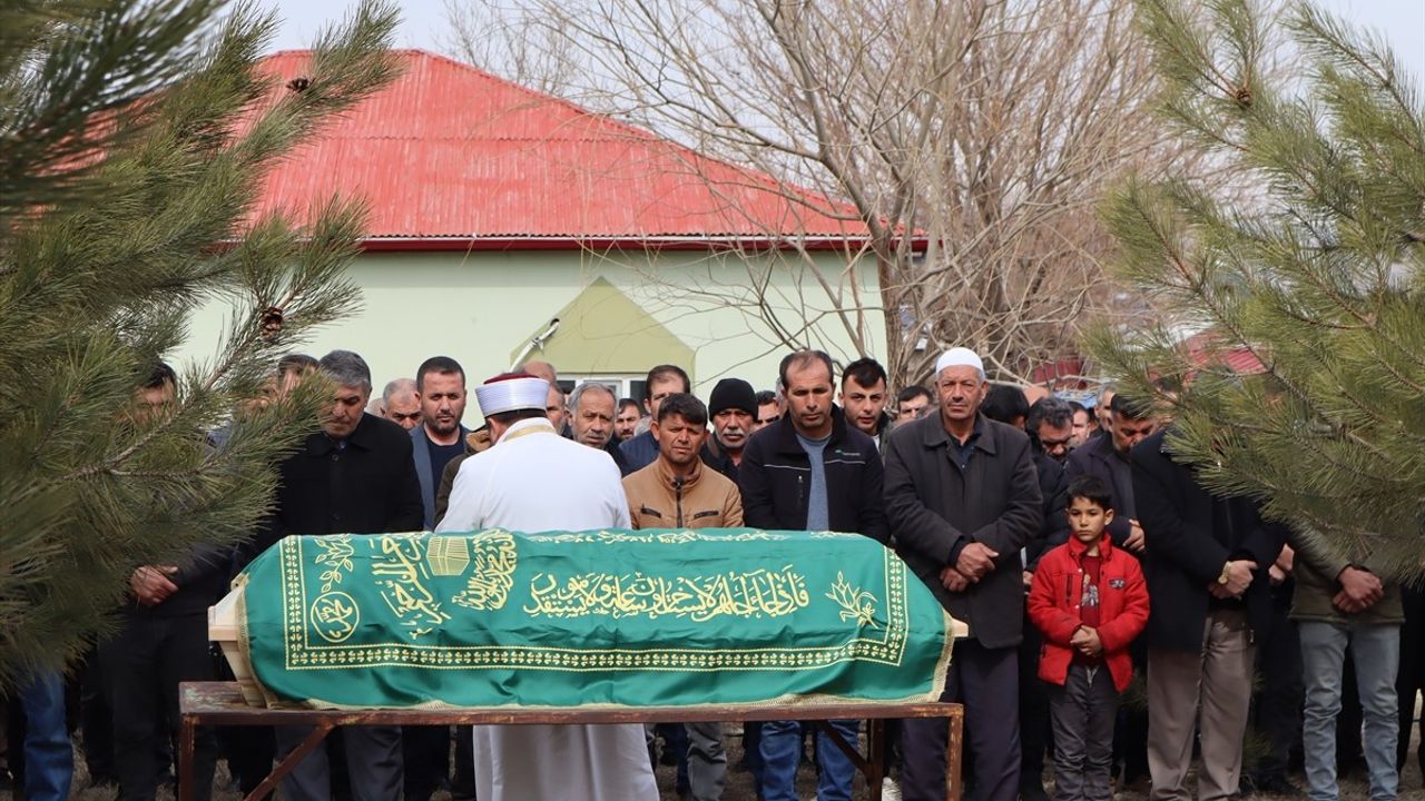 Kayseri'de Eski Eşi Tarafından Öldürülen Kadının Cenazesi Kahramanmaraş'ta Defnedildi
