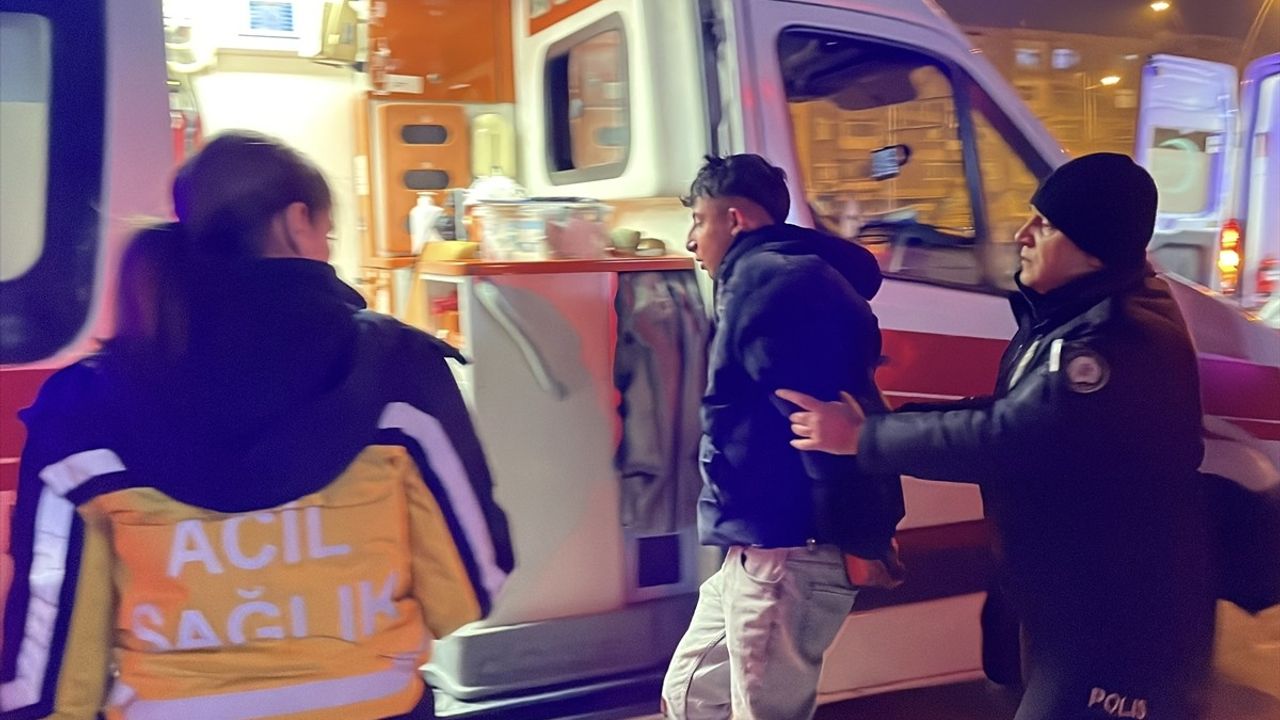 Kayseri'de Eski Kız Arkadaşına, Kardeşi ve Annesine Bıçakla Saldırı: Şüpheli Gözaltına Alındı