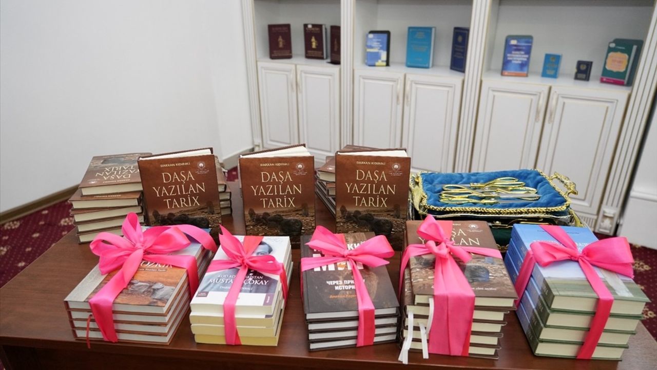 Kazakistan'da Türkolog Darhan Kıdırali'nin Türkçe Eserleri Tanıtıldı