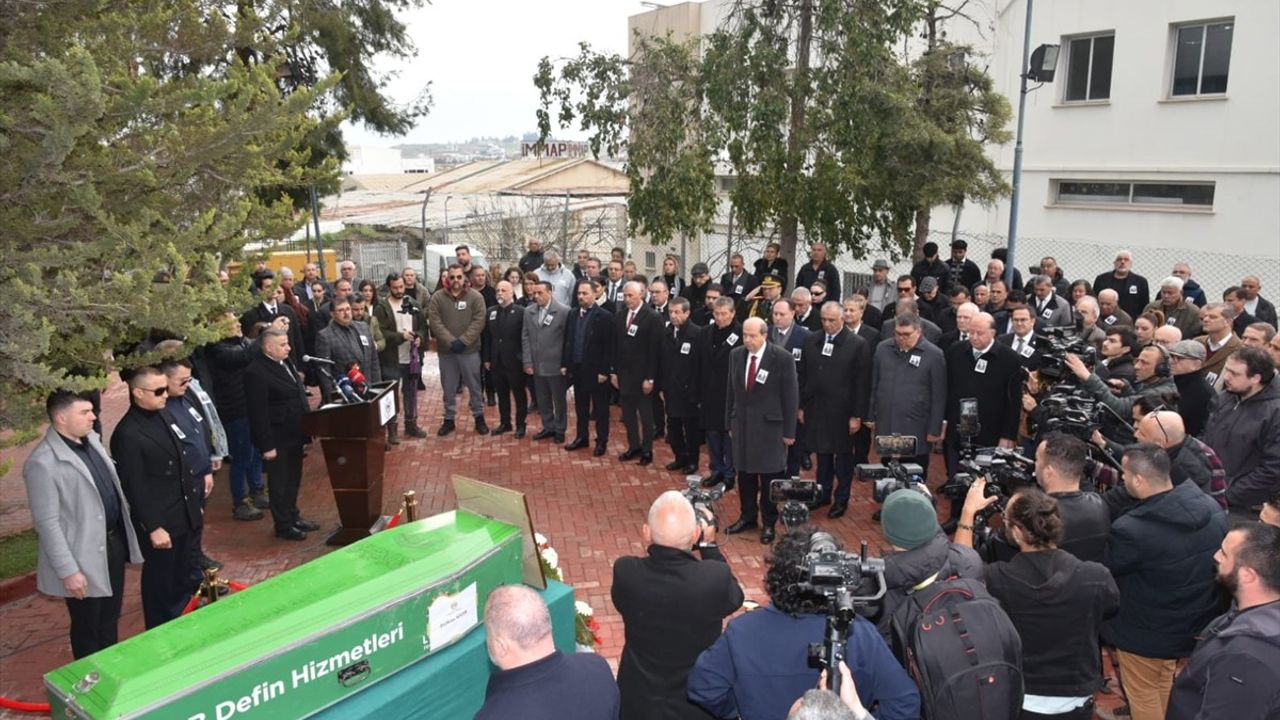 Kıbrıslı Türk İş İnsanı Asil Nadir Son Yolculuğuna Uğurlandı