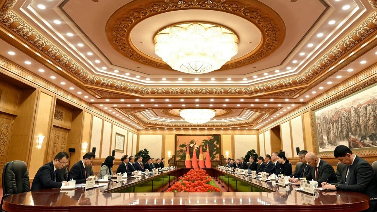 Kırgızistan Cumhurbaşkanı Caparov, Çin ile İşbirliğini Değerlendirdi