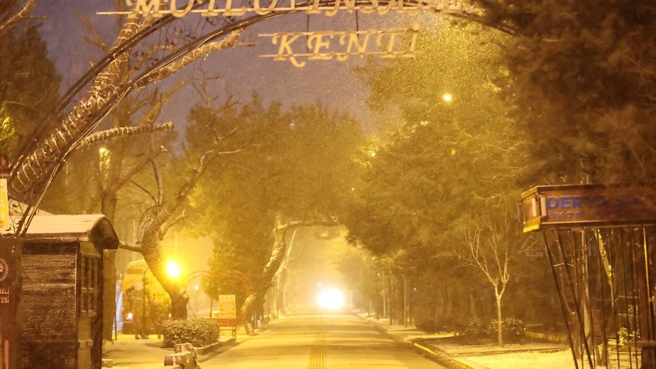 Kırklareli'nde Yoğun Kar Yağışı Hayatı Olumsuz Etkiliyor