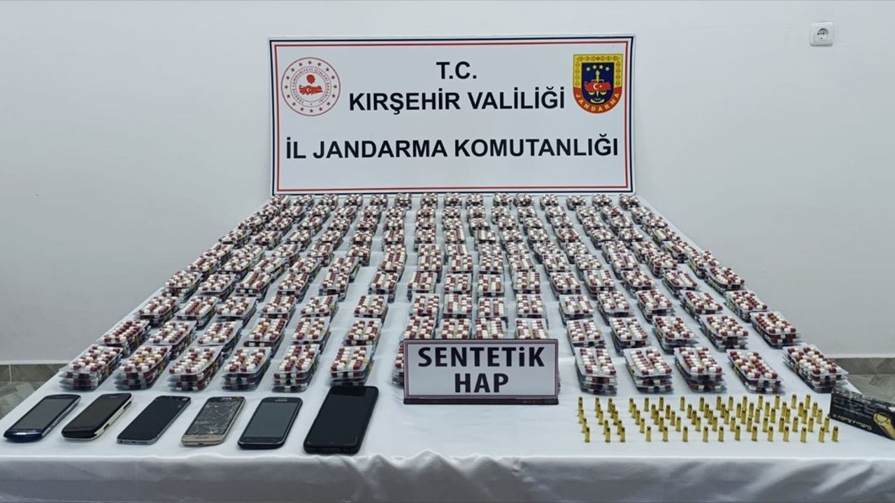 Kırşehir'de Bir Otomobilde 8 Bin 330 Sentetik Hap Ele Geçirildi