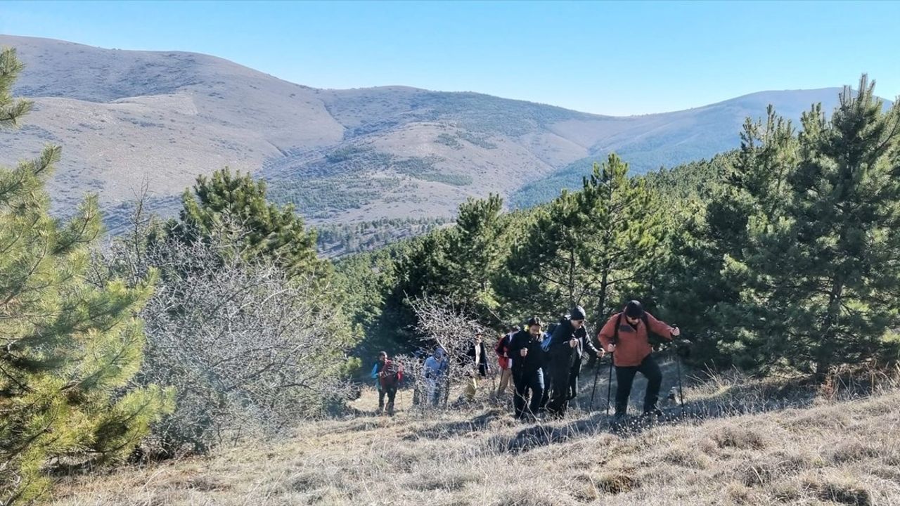 Kırşehirli Dağcılar Kervansaray Dağı'na Zirve Tırmanışı Gerçekleştirdi
