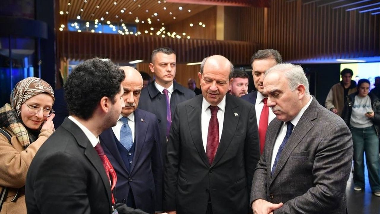 KKTC Cumhurbaşkanı Ersin Tatar, Fatih Merkez Kütüphanesini Ziyaret Etti