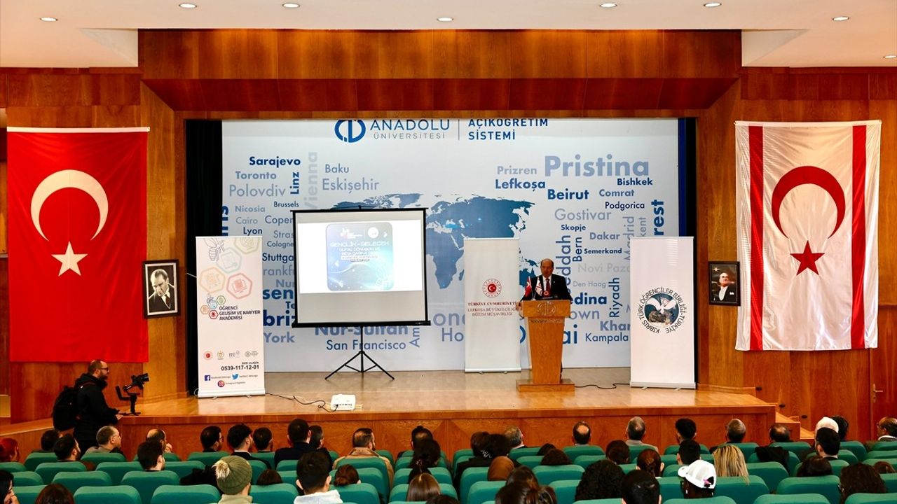 KKTC'de Gençlik ve Gelecek Kongresi: Dijital Dönüşüm Teması