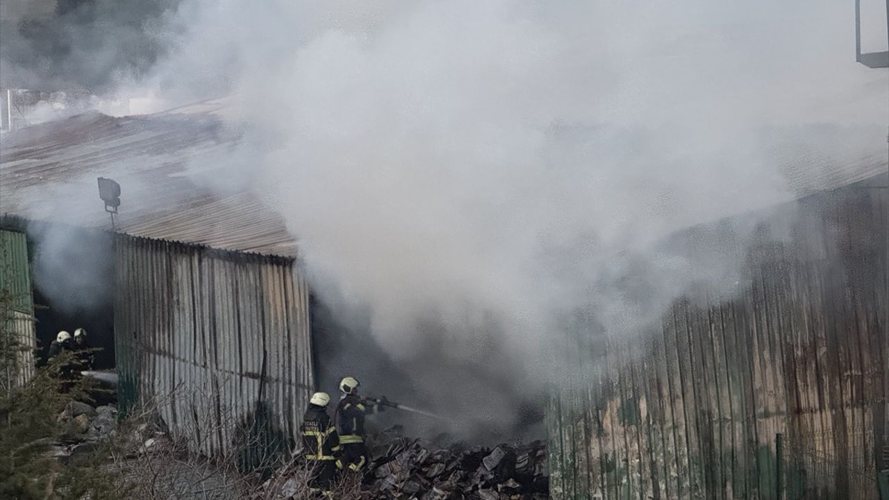 Kocaeli Çayırova'daki Fabrikada Yangın Yangın Söndürüldü