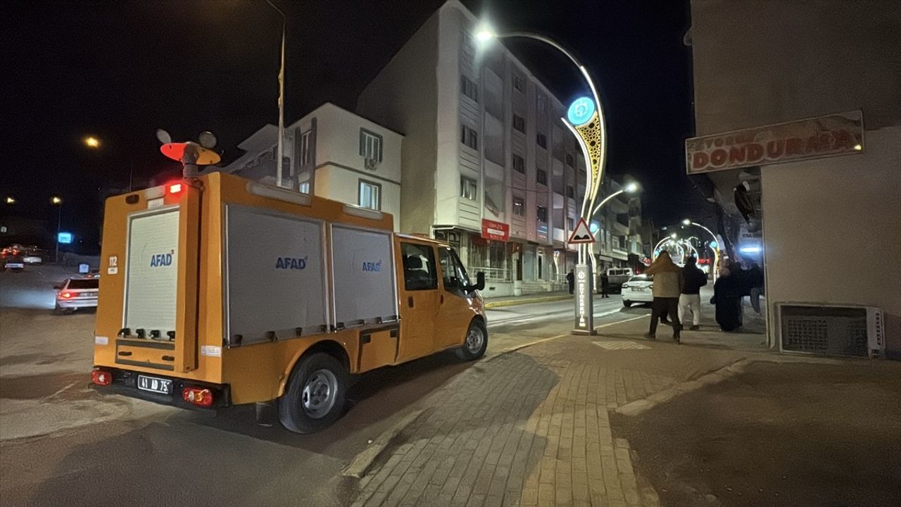 Kocaeli'de Banyodan Düşen Fayanslar Nedeniyle Bina Tahliye Edildi