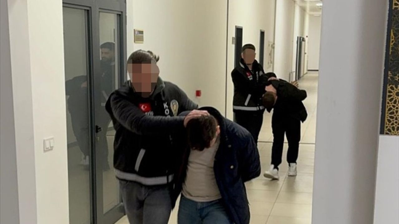 Kocaeli'de Polis Kılığında Dolandırıcılık Yapan İki Şahıs Tutuklandı